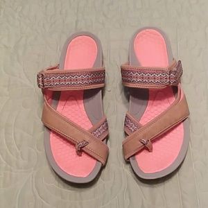 Tan/coral colored Baretraps sandals